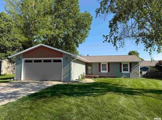 135 Teal Dr, Chatham, IL 62629