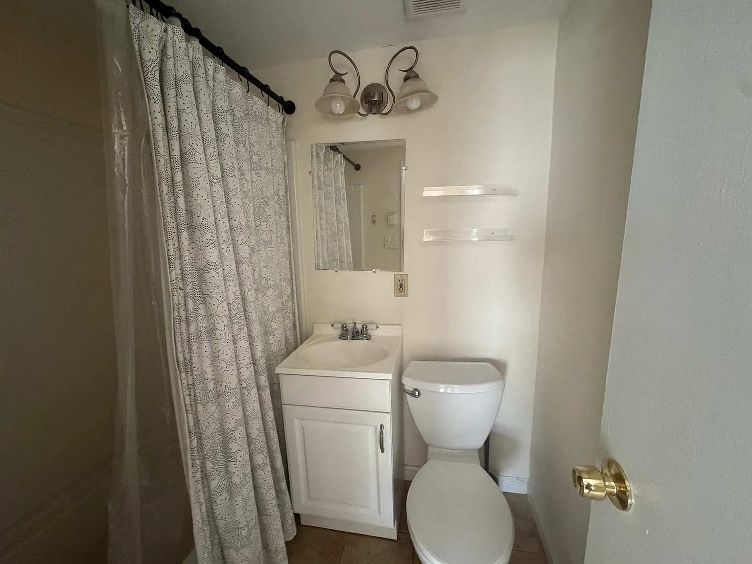 Woodhull Rd, Huntington — Photo 4