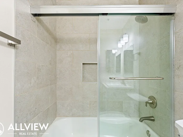 2418 Huntington Street — Photo 22