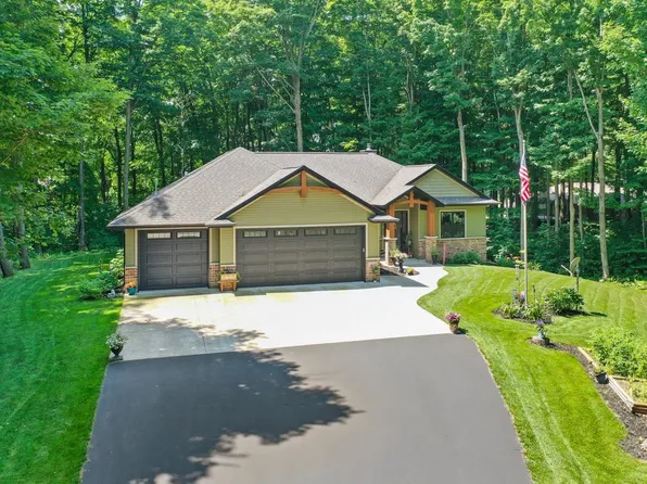 4135 Don Cir, New Franken, WI 54229