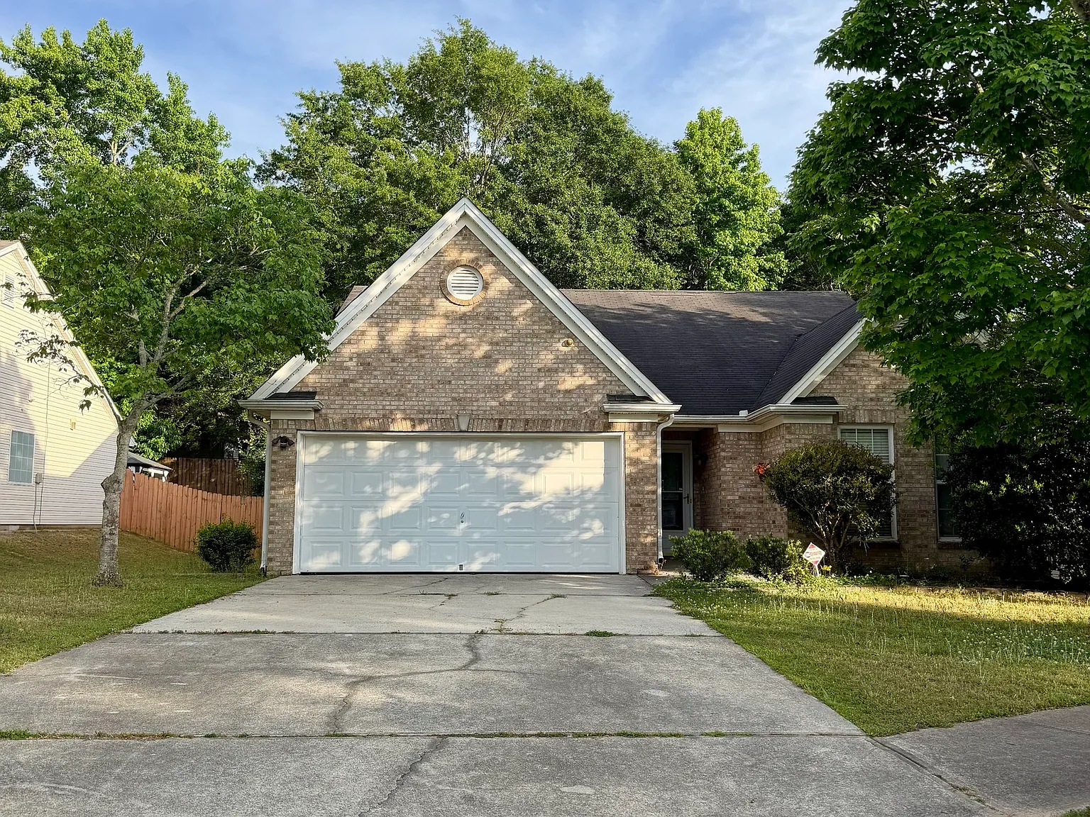 3 bed, 2.0 bath, 1518 sqft, $2,100 — Photo 2