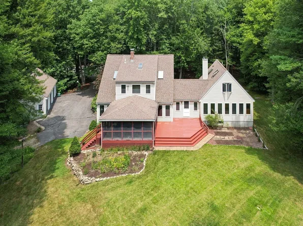 48 Chestnut St, Hopkinton, MA 01748
