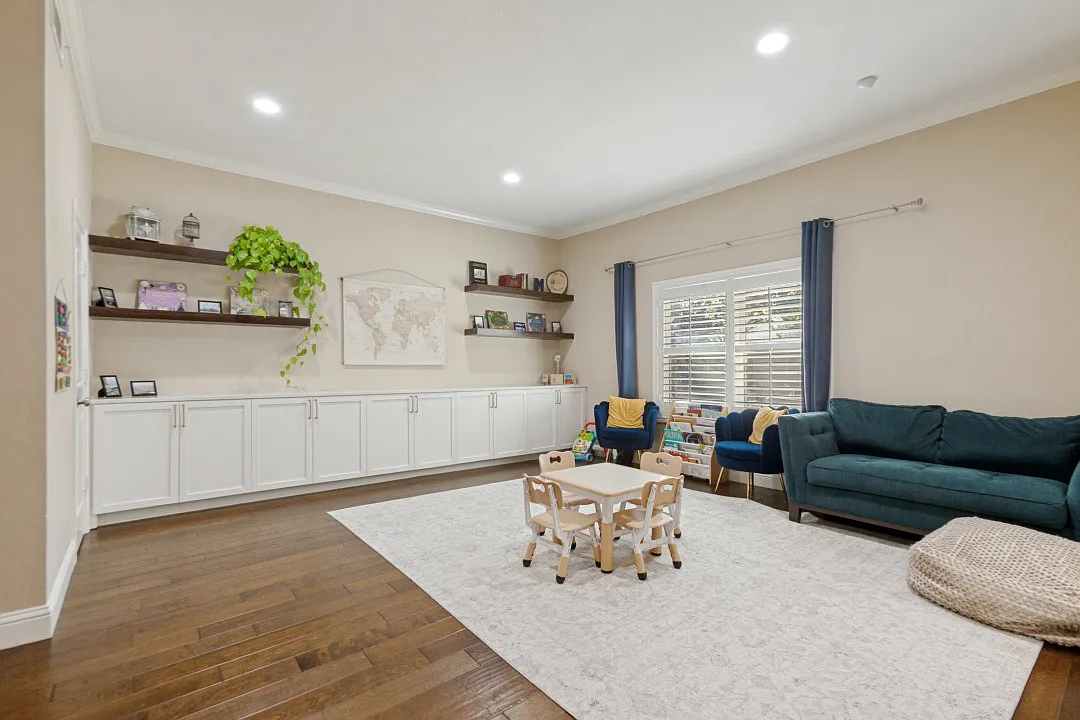 4 bed, 3524 sqft, $5,100 — Photo 4