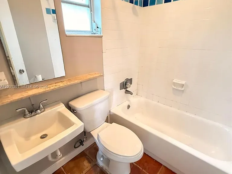 1151 NE 18th St #5 — Photo 5