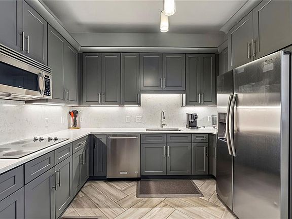 4th image of 3445 Stratford Rd NE APT 3105