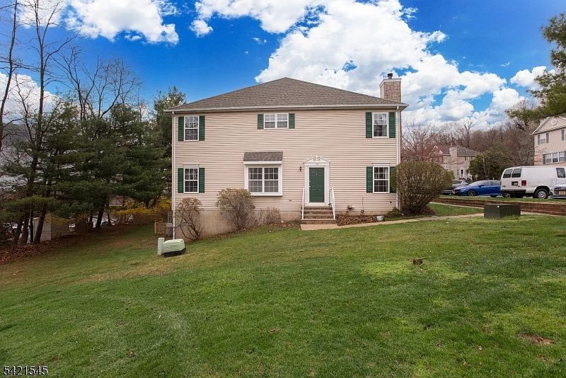 1st image of 109 Tallwood Ln