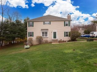 109 Tallwood Ln, Green Brook, NJ