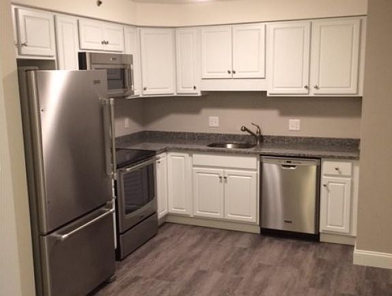 3rd image of 10 Barrington Ave Unit 202