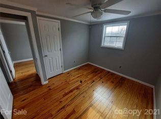 952 Mid Allen Rd, Hendersonville, NC 28792