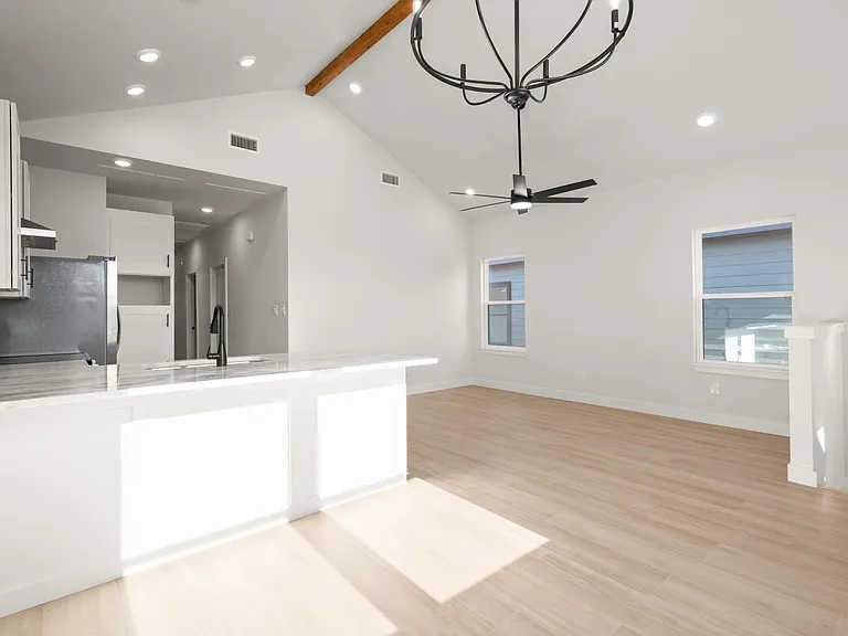 306 S Avenue P #B — Photo 13