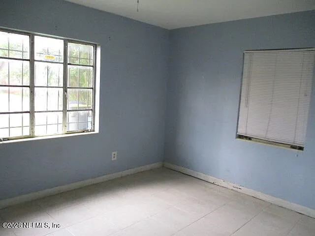 2 bed, 1.0 bath, 894 sqft, $1,050 — Photo 4