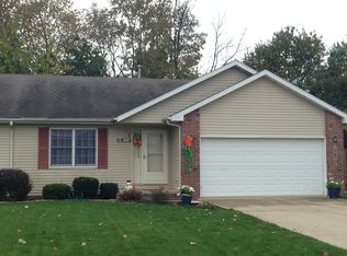 108 Meadowlands Dr, Sherman, IL 62684