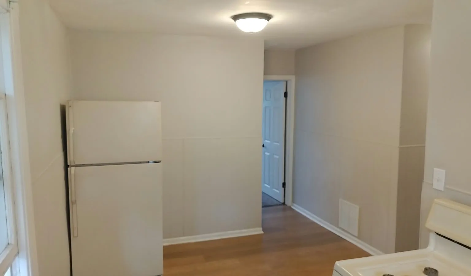 194 Richter Street - 1/2 — Photo 2