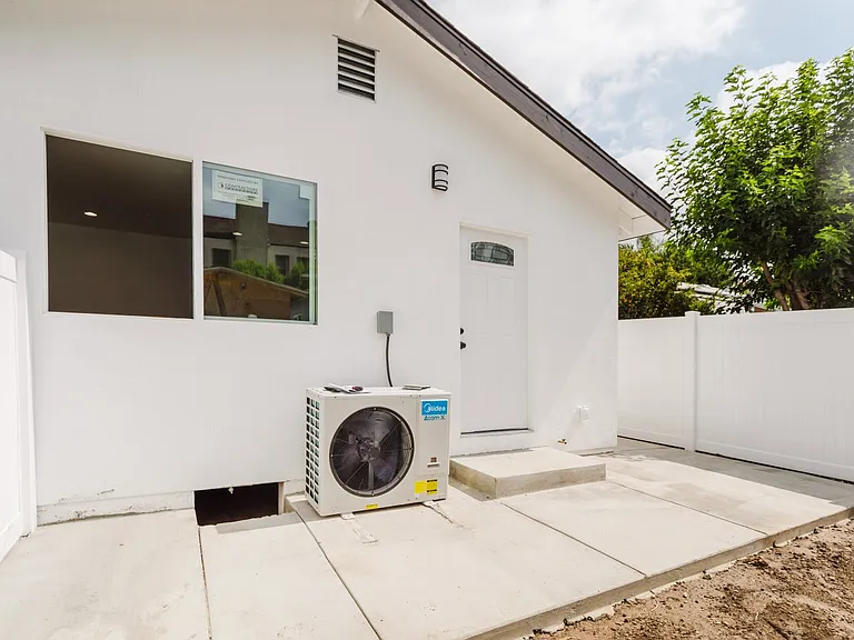 18310 Gresham St — Photo 22