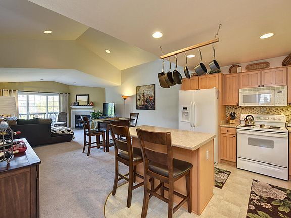 4th image of N16W26547 Wild Oats Dr
