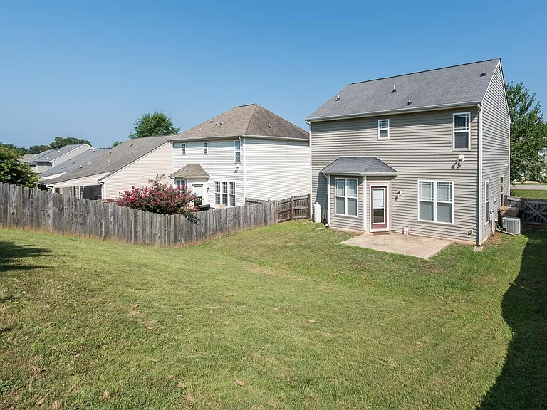 104 Hutson Ln — Photo 8