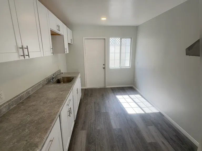 2857 Broadway — Photo 4