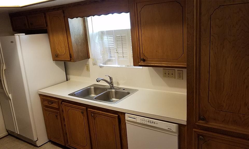2nd image of 207 Blackwater Ln