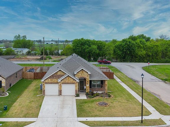 3rd image of 300 Pecos Dr