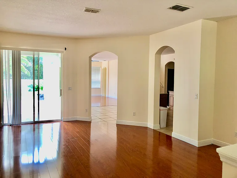 387 Brentwood Club Cv — Photo 3