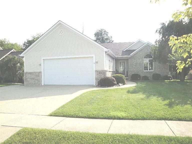 1st image of 816 Village Dr