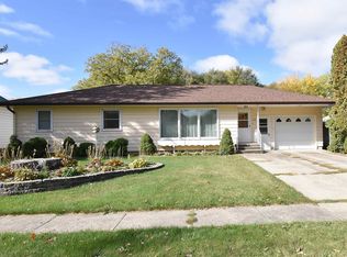 102 Madison St S, Hazleton, IA 50641