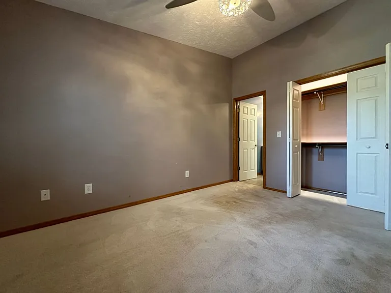 401 Park Creek Ct — Photo 9