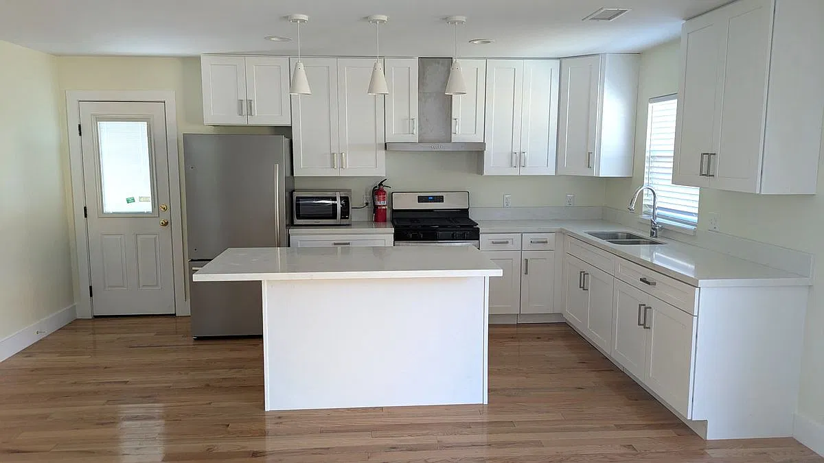 2 bed, 1.0 bath, 834 sqft, $2,650 — Photo 4