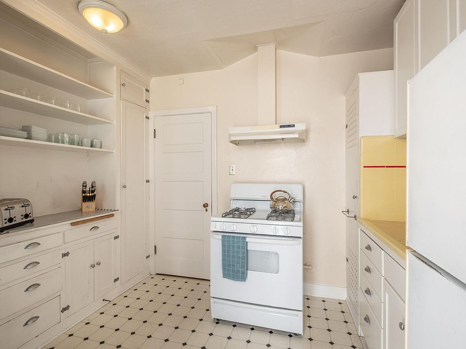 1st image of 2137 N Gower St