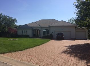 529 NE Shoreline Dr, Lees Summit, MO 64064