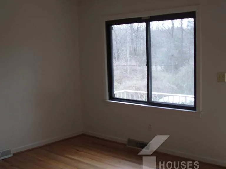 27 Flower Dr — Photo 5