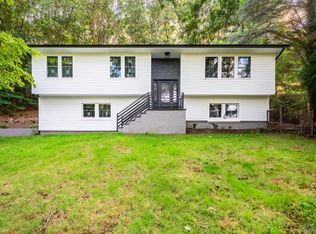 368 Landing Avenue, Smithtown, NY 11787