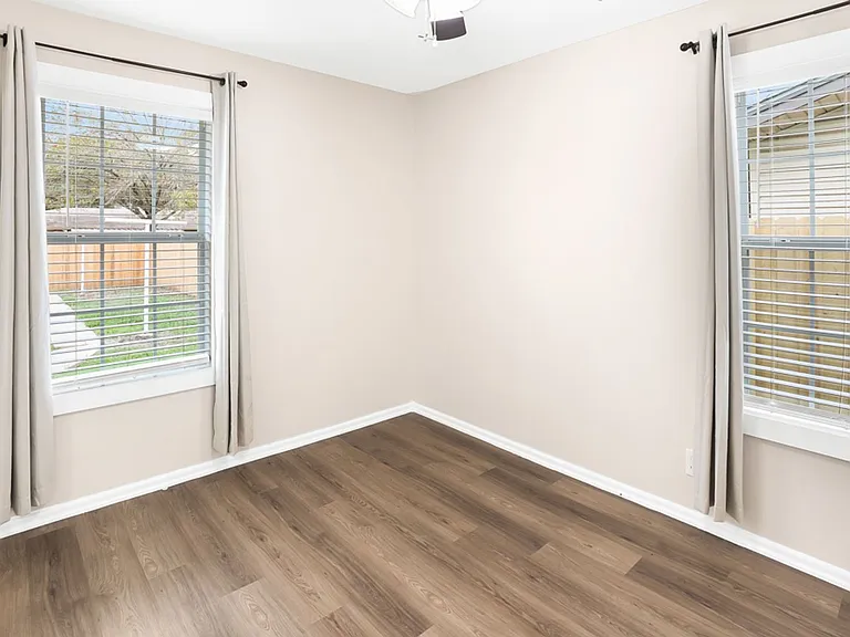 115 Harcourt Ave — Photo 18