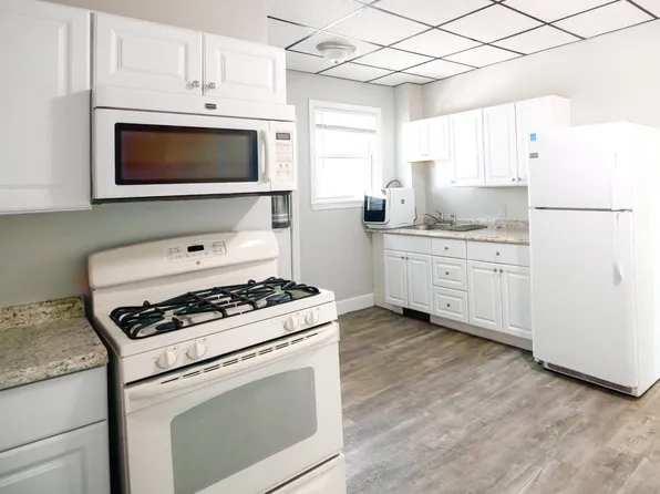 3 Warren St APT 3, Danvers, MA 01923