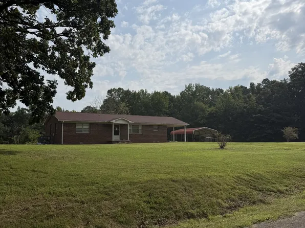 1756 Crazy Doe Rd, Lexington, TN 38351