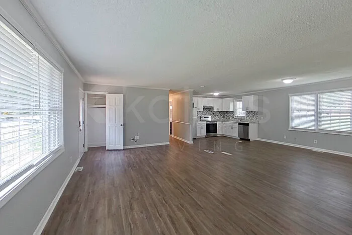 3 bed, 1.5 bath, 1370 sqft, $1,775 — Photo 4