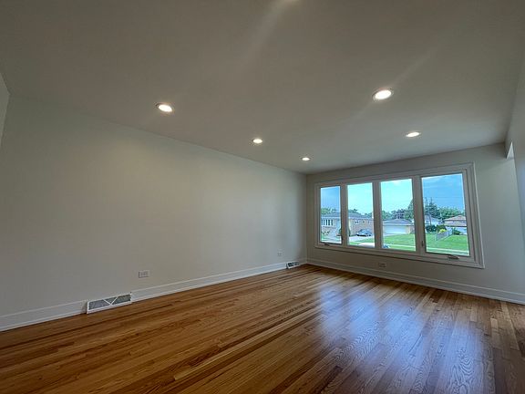 3rd image of 7925 Natchez Ave