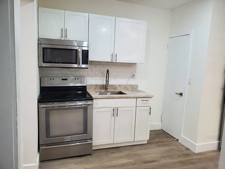 1947 Madison St #2 — Photo 2