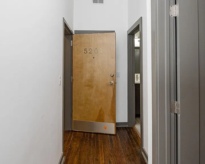 1711 E Main St — Photo 21