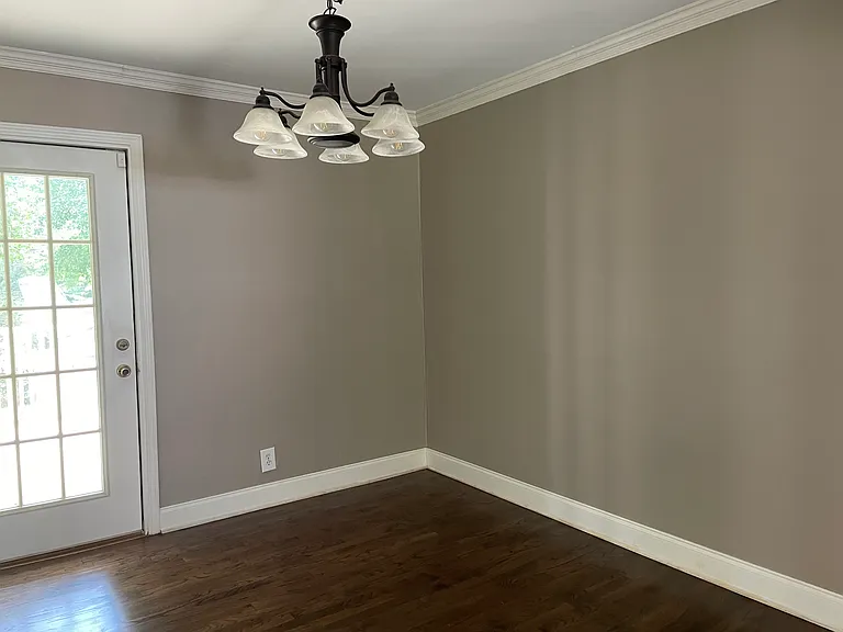 956 Seville Dr — Photo 6
