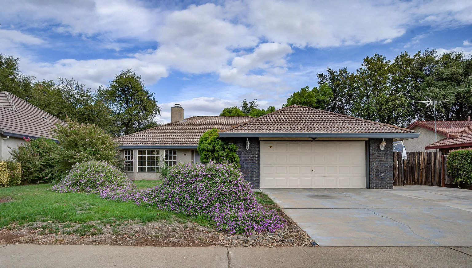 3685 Sunwood Dr photo 1