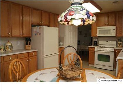 4th image of 76 Rosewood Dr