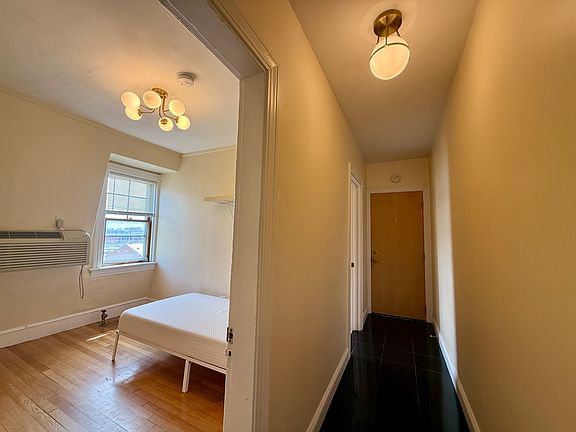 5th image of 302 Benefit St #8