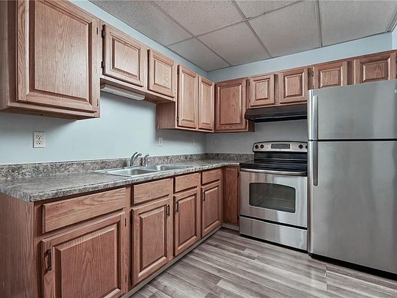 3rd image of 336 Killingly St APT D
