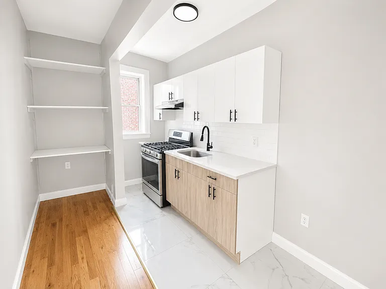 61 Cleveland St — Photo 12