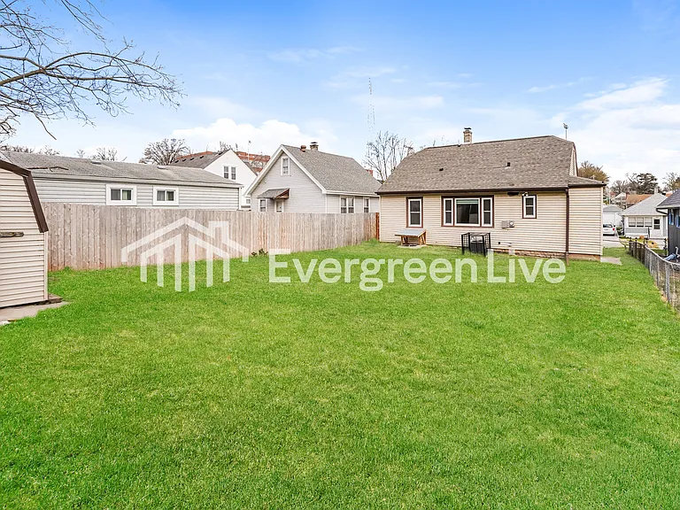 5027 Maple St — Photo 15