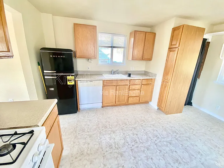 544 Porter St — Photo 9
