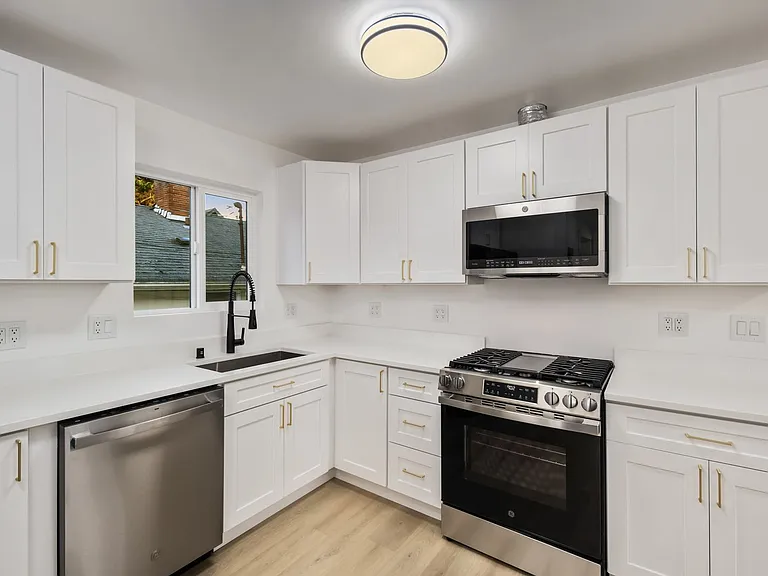 5945 Fauntleroy Way SW #A — Photo 15