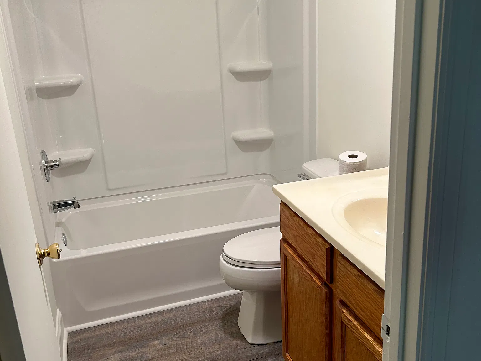 2 bed, 1.5 bath, 960 sqft, $1,275 — Photo 3
