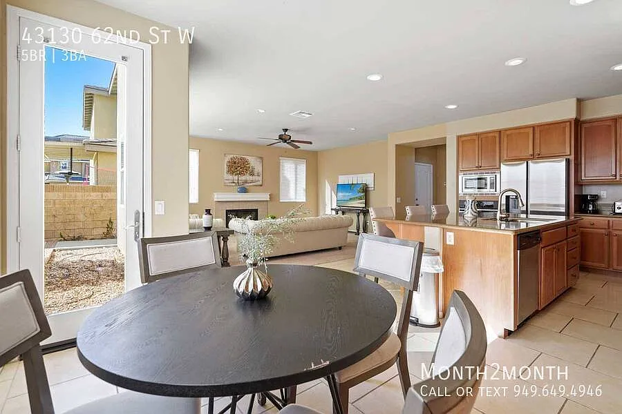 Spacious Castle on 62nd St — Photo 3